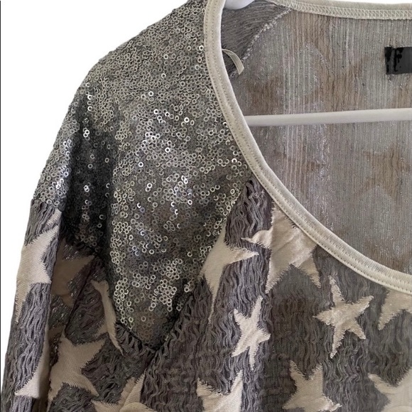 Woman’s Earl Jeans Sequin and Star Top - Picture 3 of 5